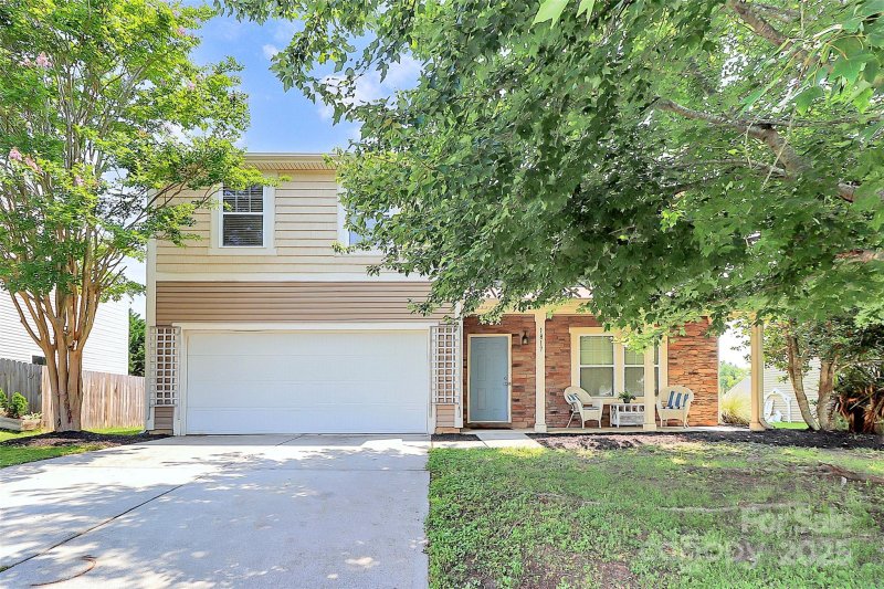 Property image 2 of 1817 Tradd Avenue in Oaks At Clover, Clover, SC 29710