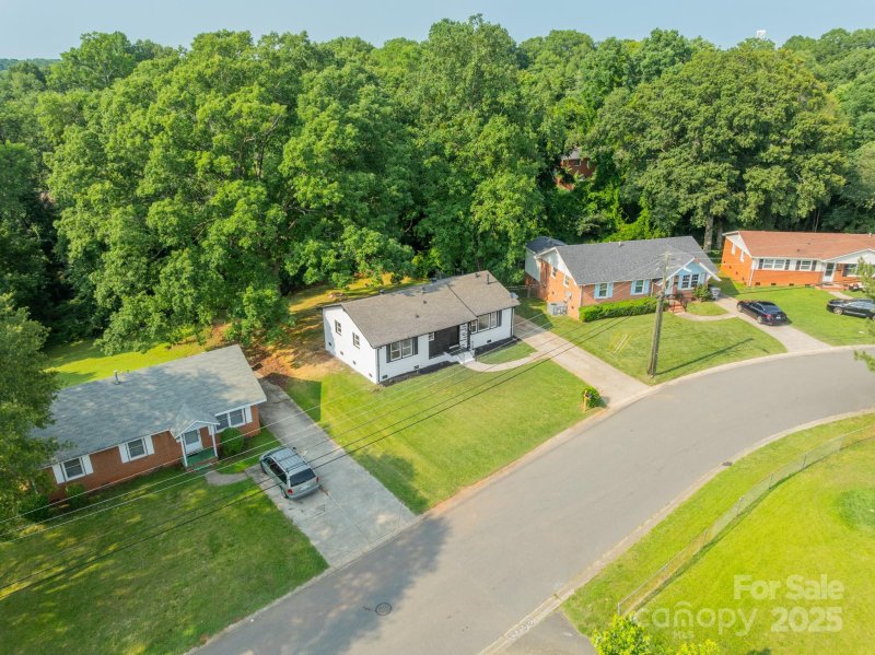 Property image 2 of 3608 Crestridge Drive in Clanton Park, Charlotte, NC 28217