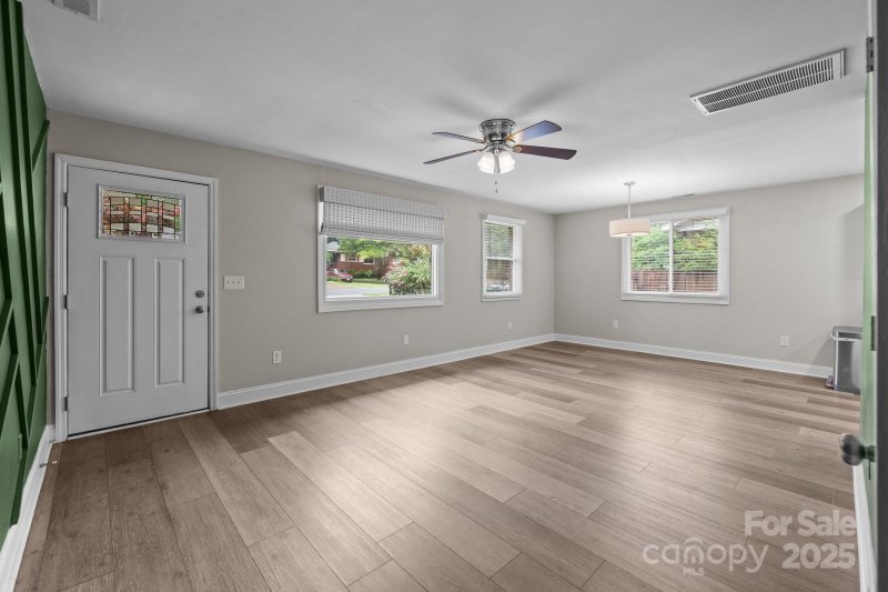 Property image 4 of 5008 Unaka Avenue in Amity Gardens, Charlotte, NC 28205