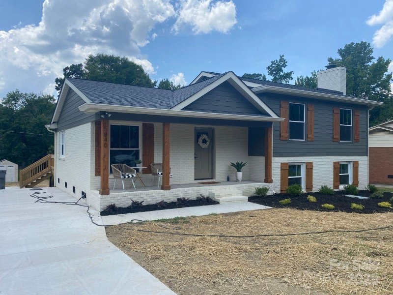 Rama Woods, Charlotte Community