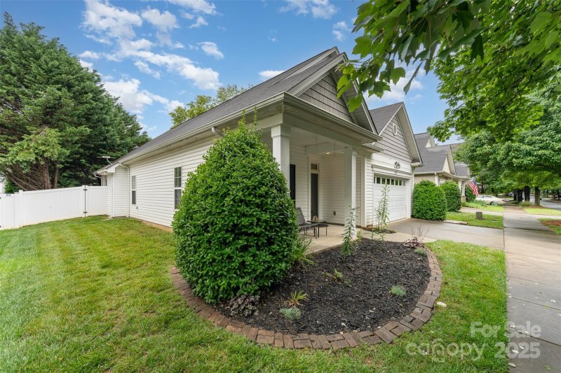 Property image 3 at 18715 Coachmans Trace, Cornelius, NC 28031