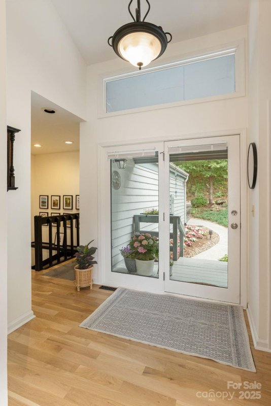 Property image 3 of 104 Sunny View Lane in Kenmure, Flat Rock, NC 28739