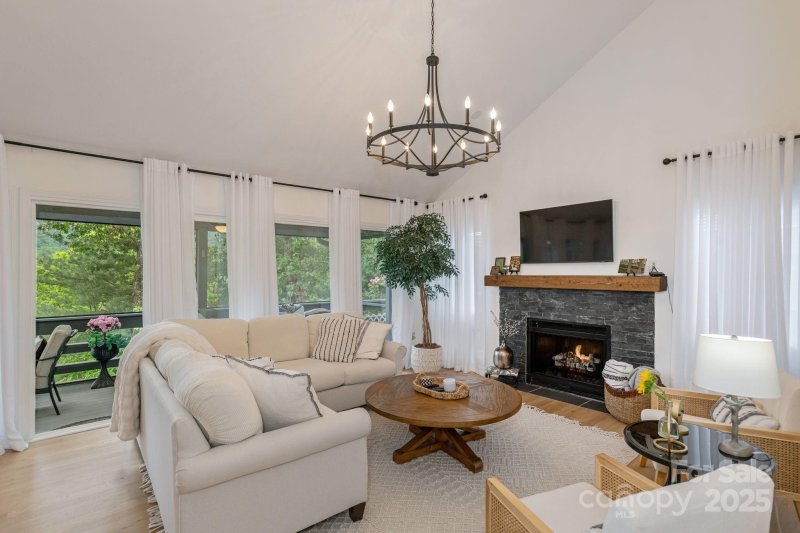 Property image 5 of 104 Sunny View Lane in Kenmure, Flat Rock, NC 28739