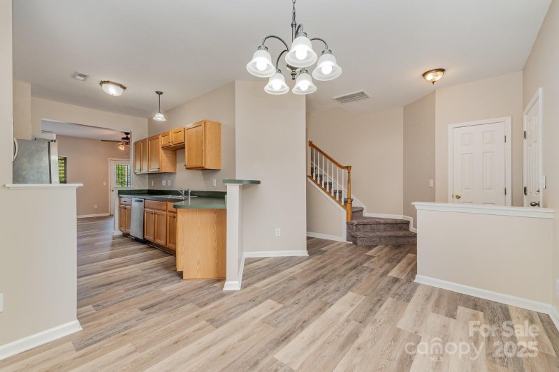 Property image 3 of 5322 Jocelyn Lane in Prosperity Village, Charlotte, NC 28269