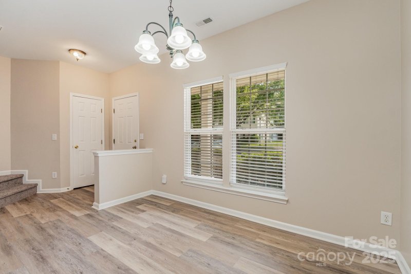 Property image 4 of 5322 Jocelyn Lane in Prosperity Village, Charlotte, NC 28269