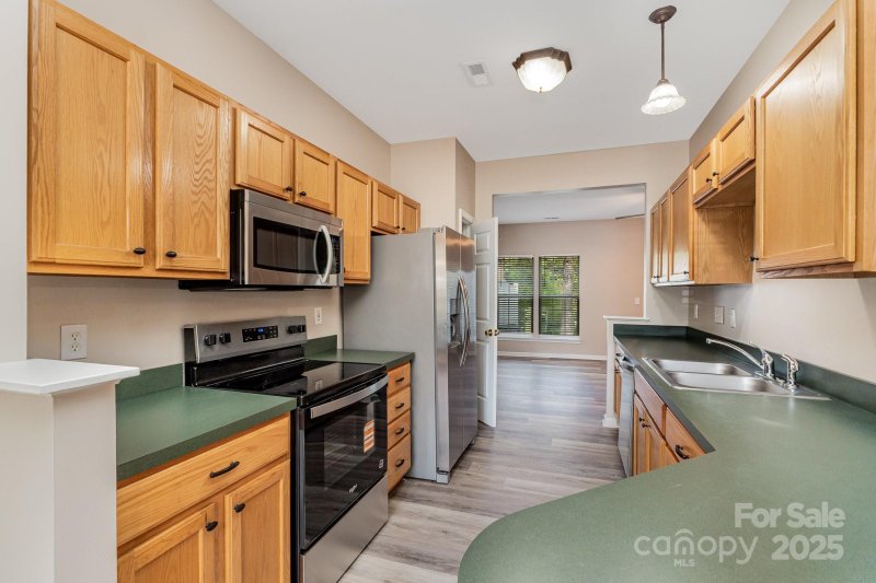 Property image 5 of 5322 Jocelyn Lane in Prosperity Village, Charlotte, NC 28269