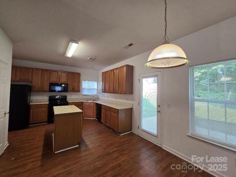 Property image 2 of 4021 Fifendrum Lane in Linda Vista, Charlotte, NC 28216