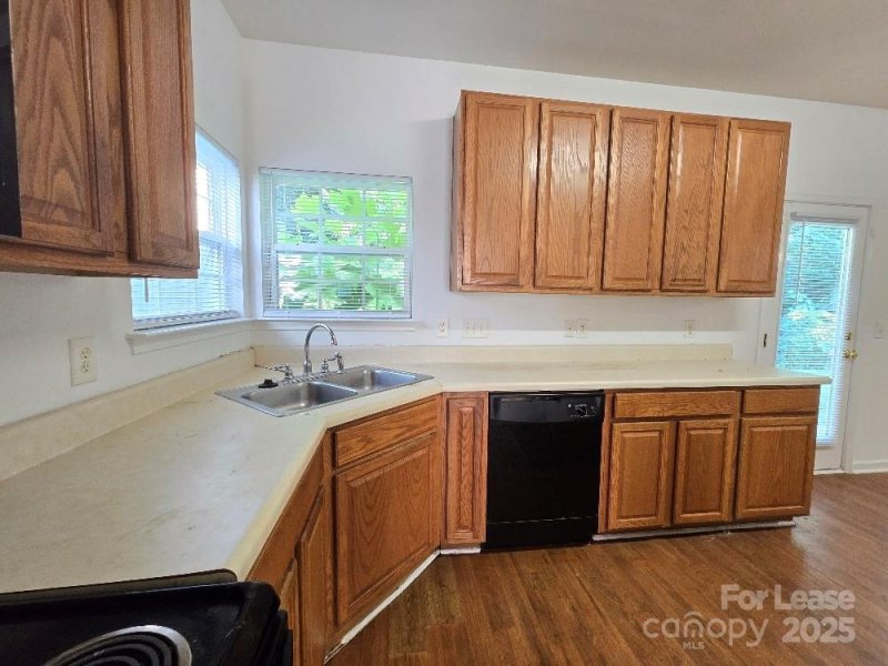 Property image 3 of 4021 Fifendrum Lane in Linda Vista, Charlotte, NC 28216