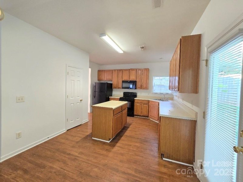 Property image 4 of 4021 Fifendrum Lane in Linda Vista, Charlotte, NC 28216