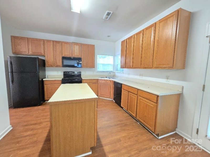 Property image 5 of 4021 Fifendrum Lane in Linda Vista, Charlotte, NC 28216