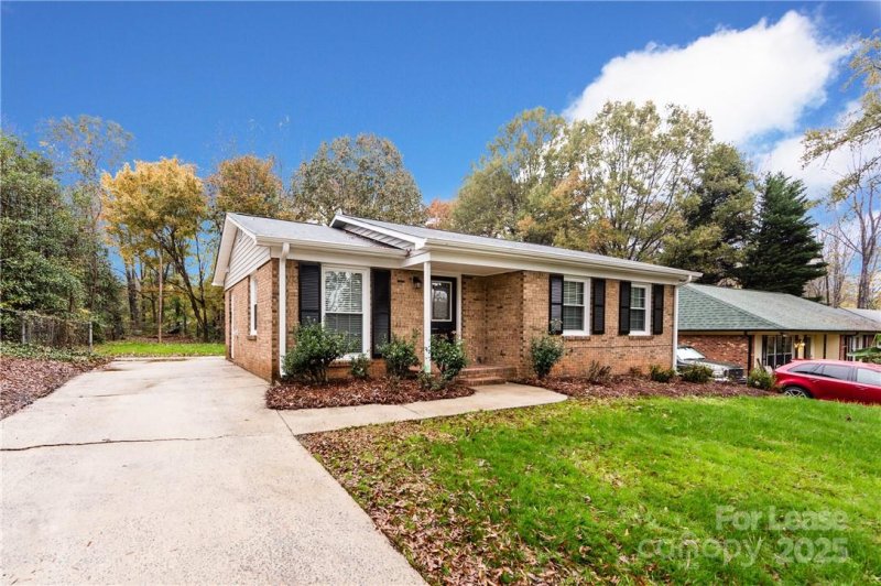 Property image 3 at 5420 Larewood Drive, Charlotte, NC 28215