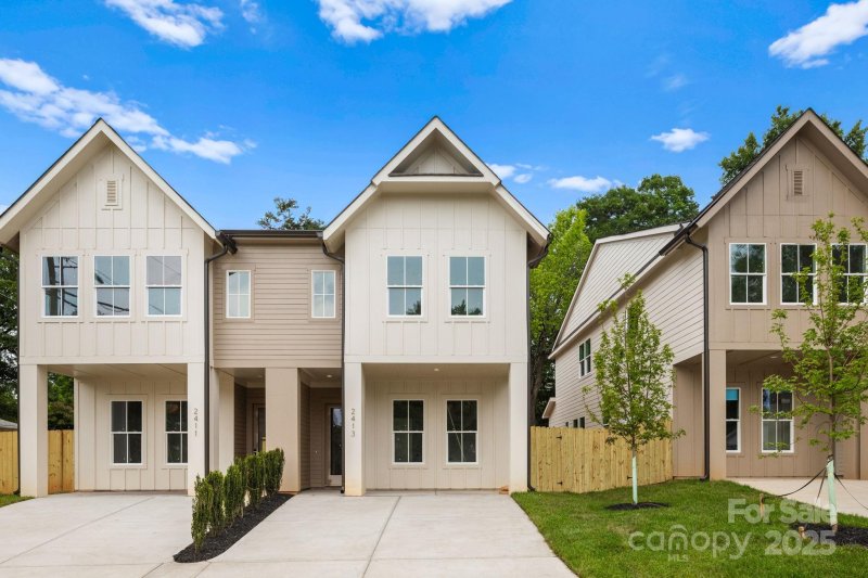 Property image 2 of 2413 Pruitt Street in Westerly Hills, Charlotte, NC 28208