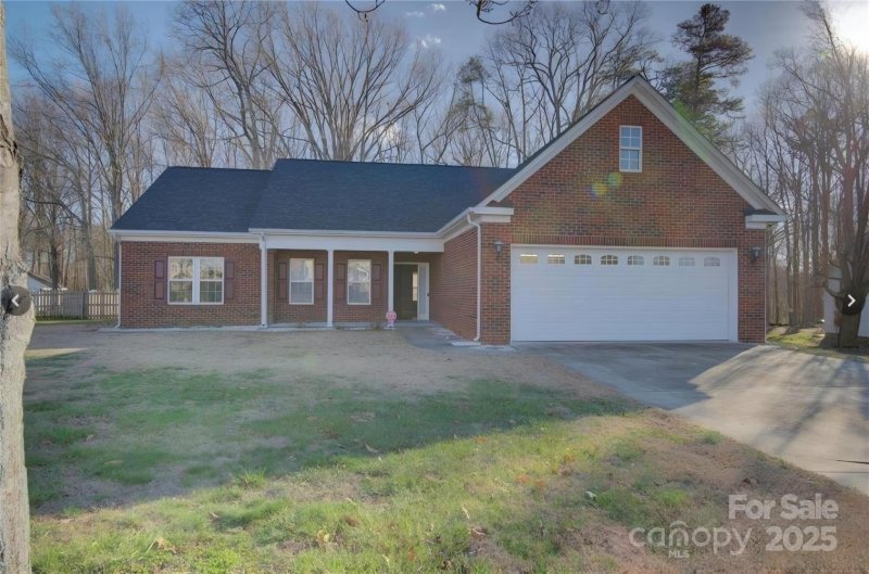 2712 Thornburg Court