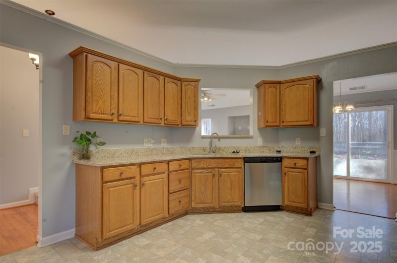 Property image 3 of 2712 Thornburg Court in Hamilton Place, Monroe, NC 28110