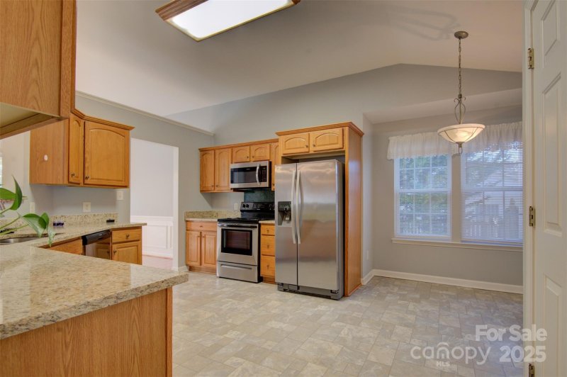 Property image 5 of 2712 Thornburg Court in Hamilton Place, Monroe, NC 28110