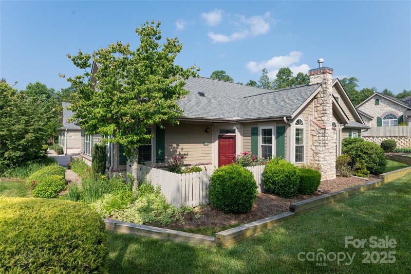 Property image 3 of 55 Outlook Circle in Craggy View Cottages, Swannanoa, NC 28778