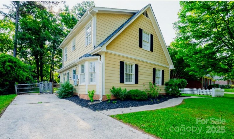 Property image 2 at 7521 Surreywood Place, Charlotte, NC 28270