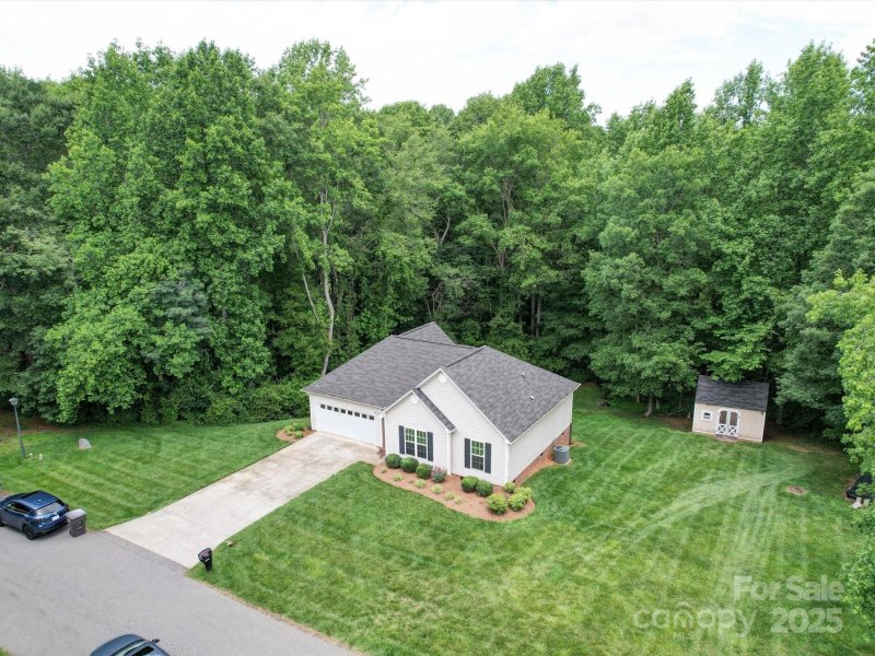 Property image 3 of 727 Cove Road in Forrest Estates, Gastonia, NC 28052