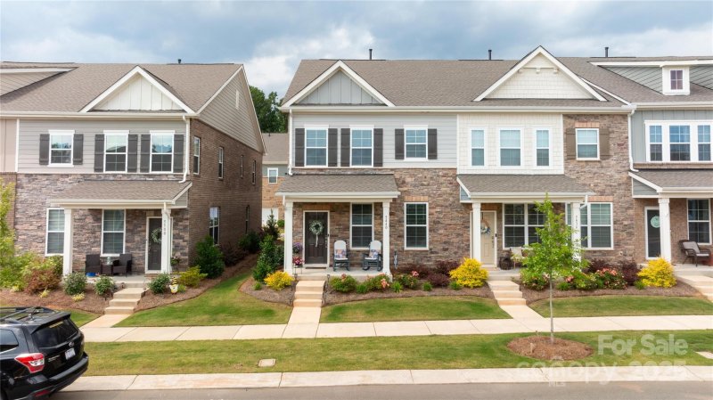 5440 Kinsbridge Drive