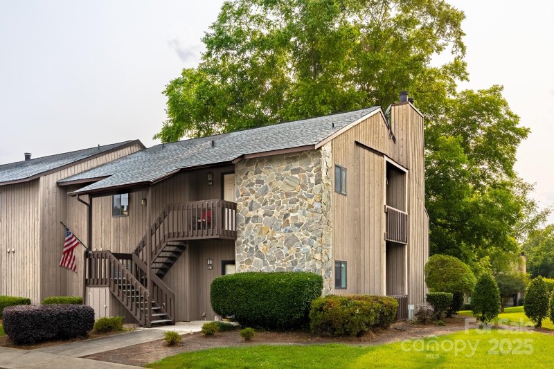 Property image 2 of 712 Mallard Head Lane in Mallard Head Condos, Mooresville, NC 28117