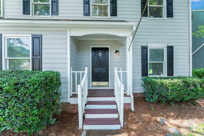 Property image 2 of 9513 Saddle Run Trail in Davis Lake, Charlotte, NC 28269