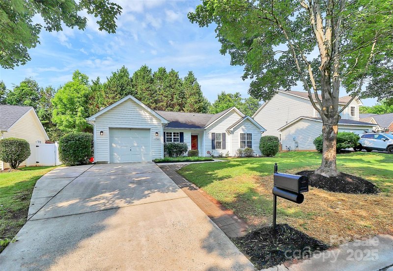 Property image 2 at 1922 Decatur Court, Charlotte, NC 28213