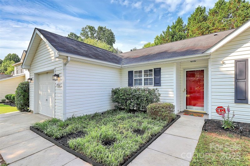 Property image 4 at 1922 Decatur Court, Charlotte, NC 28213