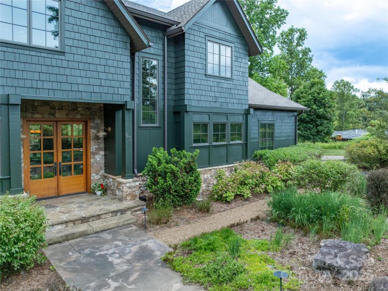 Property image 3 at 65 Wandering Oaks Way, Asheville, NC 28805