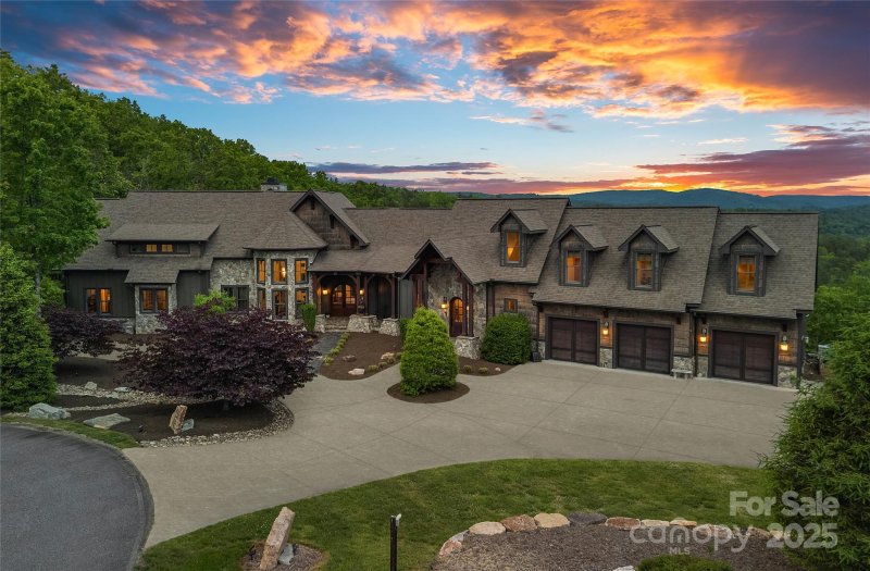 Blue Ridge Mountain Club, Boone Community