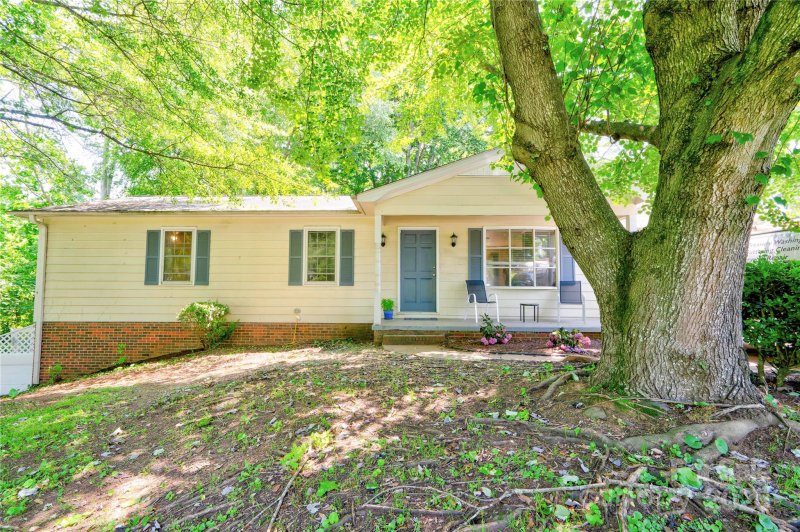 3043 Charles Road