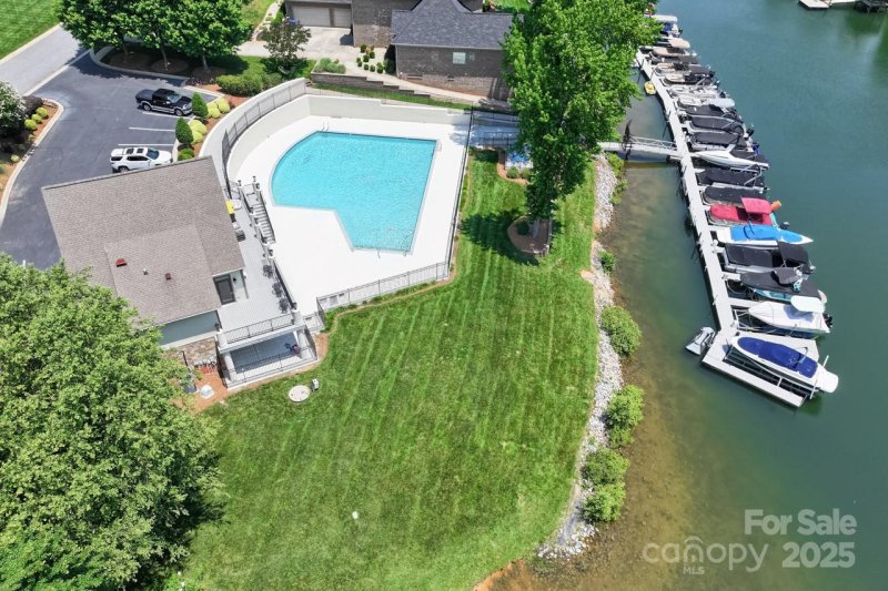 7881 Mariners Pointe Circle