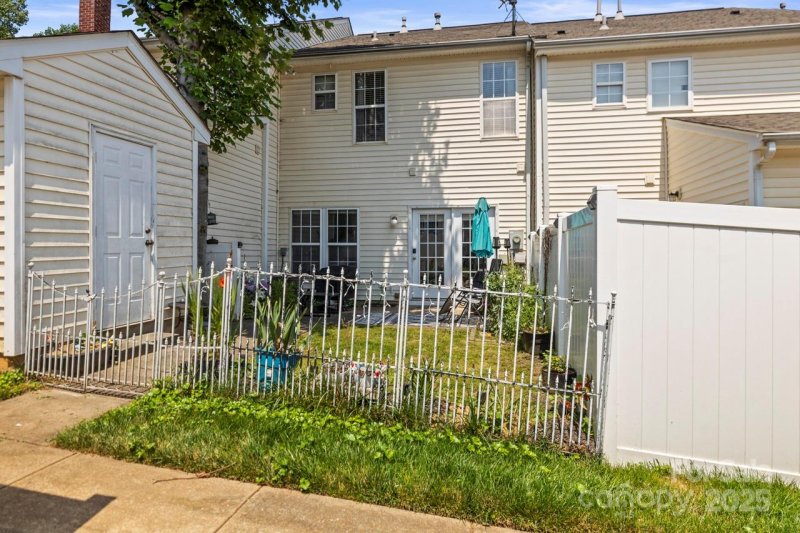 Property image 4 at 7881 Mariners Pointe Circle, Denver, NC 28037