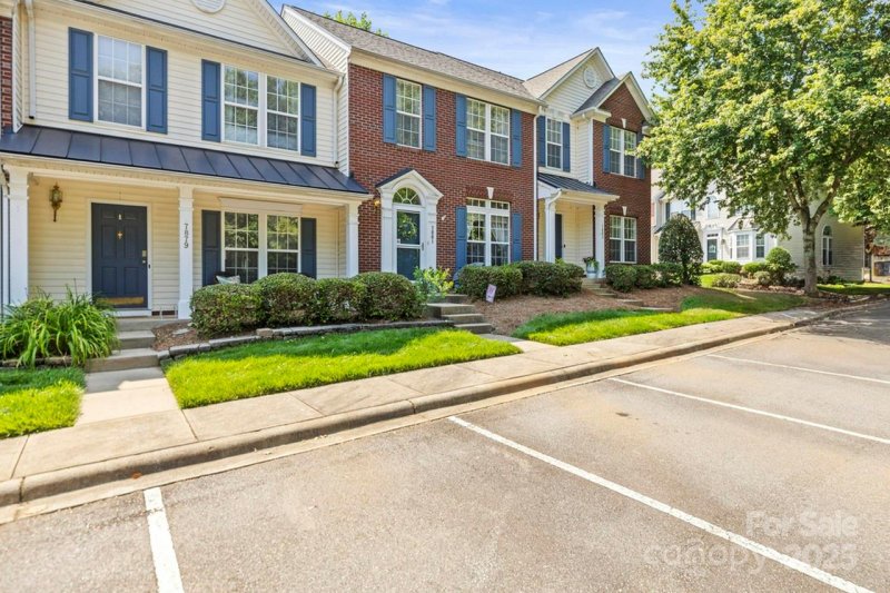 Property image 5 at 7881 Mariners Pointe Circle, Denver, NC 28037