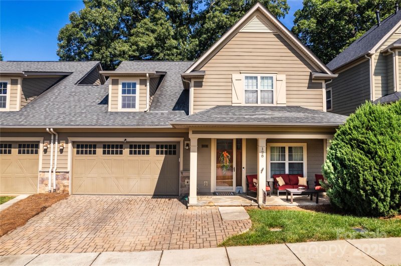 Emerald Green, Mooresville Community