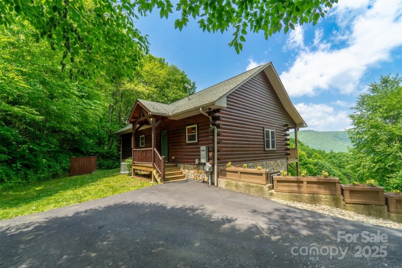 Property image 4 of 938 Trickle Creek Road in Settlers Ridge, Waynesville, NC 28785