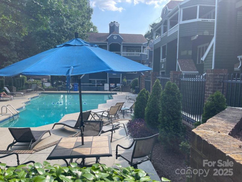 Property image 3 of 433 W 8th Street in Springfield Square, Charlotte, NC 28202