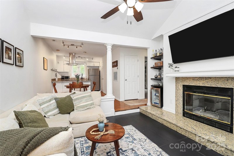 Property image 4 of 433 W 8th Street in Springfield Square, Charlotte, NC 28202