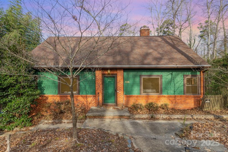 Property image 2 of 335 Summit Court in The Hills, Concord, NC 28025