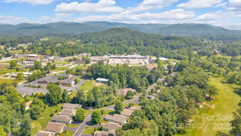 Property image 3 of 145 Fairway View Drive in Etowah Golf Villas, Etowah, NC 28729