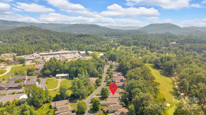 Property image 4 of 145 Fairway View Drive in Etowah Golf Villas, Etowah, NC 28729