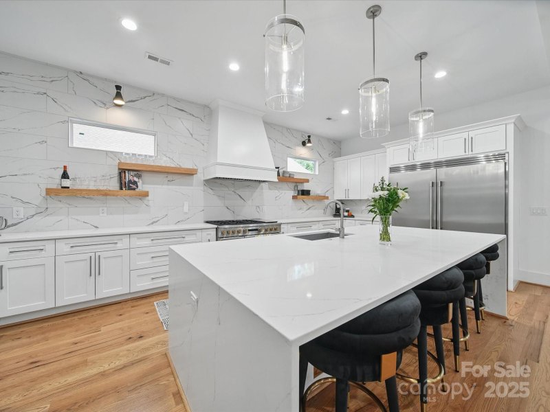 Property image 5 of 708 Cross Trail Drive in Elizabeth, Charlotte, NC 28204