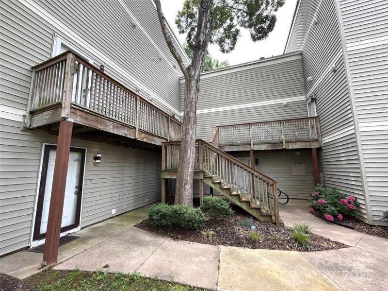 Property image 2 at 1605 Merry Oaks Road, Charlotte, NC 28205