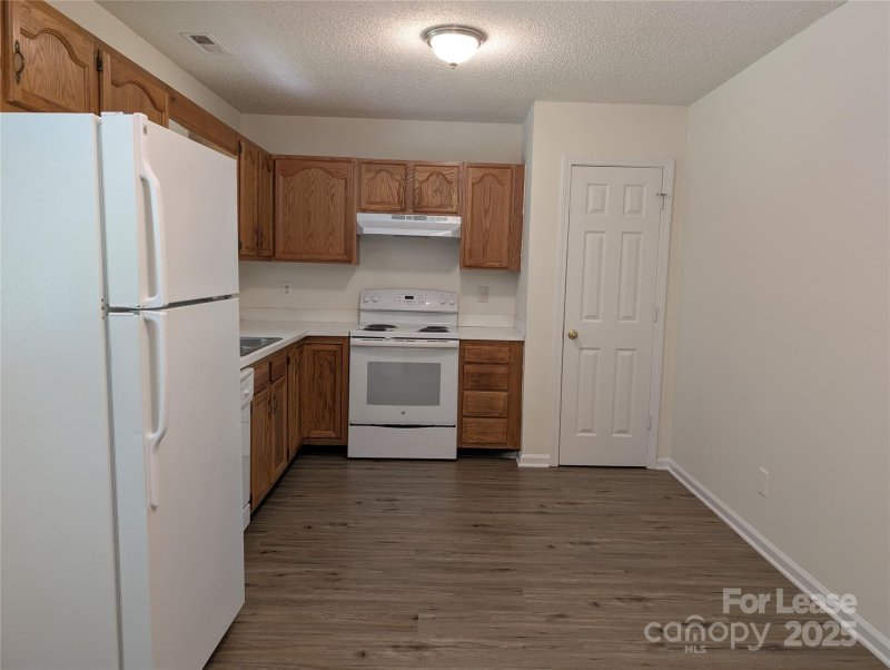 Property image 3 at 610 Pennwood Lane, Charlotte, NC 28215