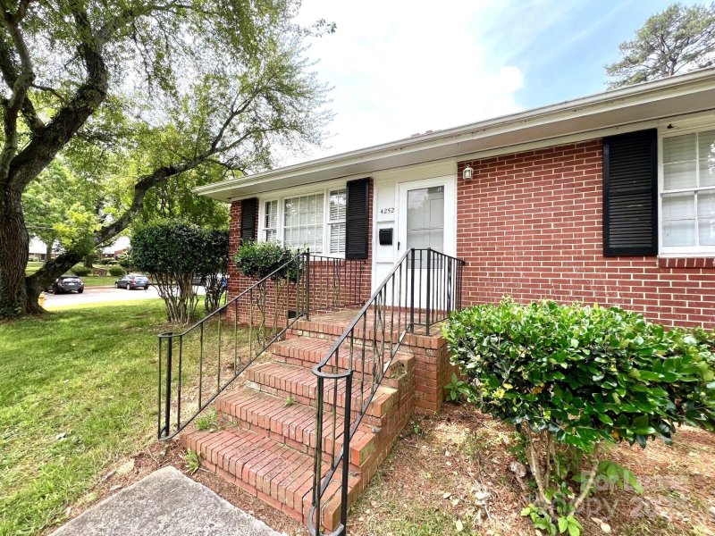 Property image 2 at 4252 Cheltenham Road, Charlotte, NC 28211