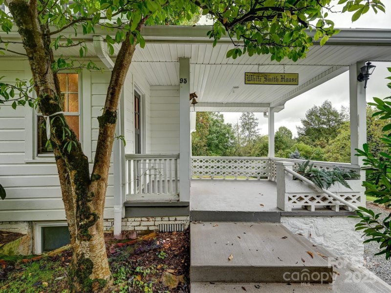 Property image 3 at 95 Arco Road, Asheville, NC 28805