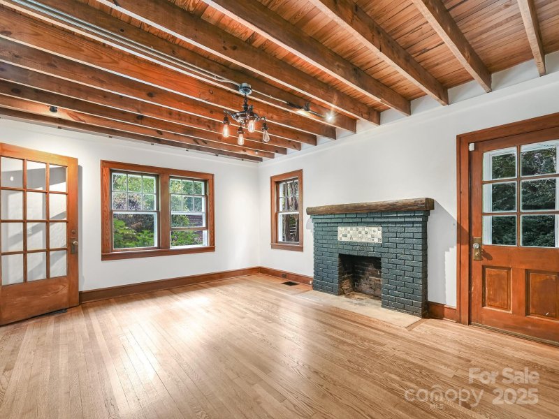 Property image 4 at 95 Arco Road, Asheville, NC 28805