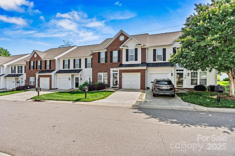 Property image 3 at 8002 Mariners Pointe Circle, Denver, NC 28037