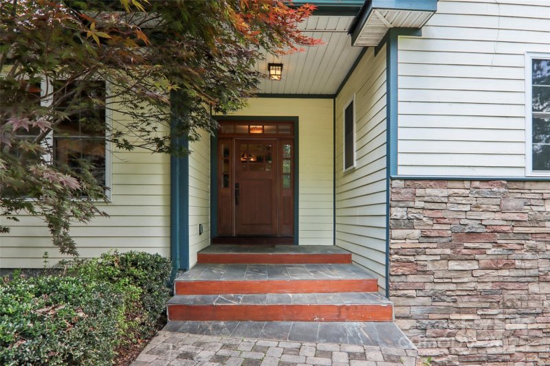 Property image 3 of 398 Falling Leaves Lane in Old Orchard, Hendersonville, NC 28792