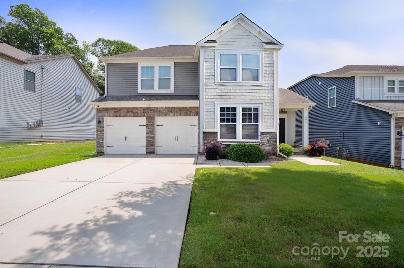 Property image 2 of 10012 Michael Crossing Drive in Michael Crossing, Charlotte, NC 28213