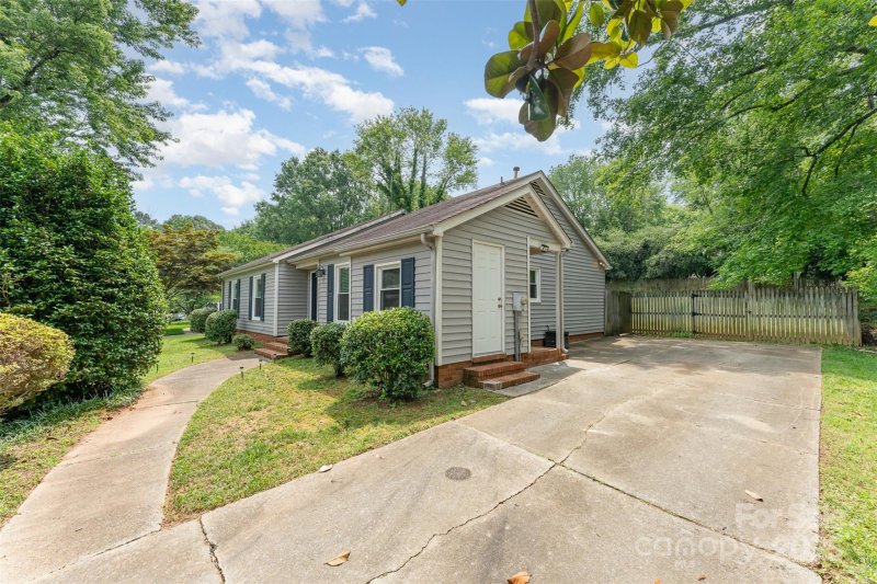 Property image 2 at 706 Hammermill Road, Charlotte, NC 28270